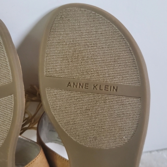 NWOT Anne Klein Adrienna Iflex Tan Leather Tassel Thong Sandals Size 9.5M - Picture 13 of 14